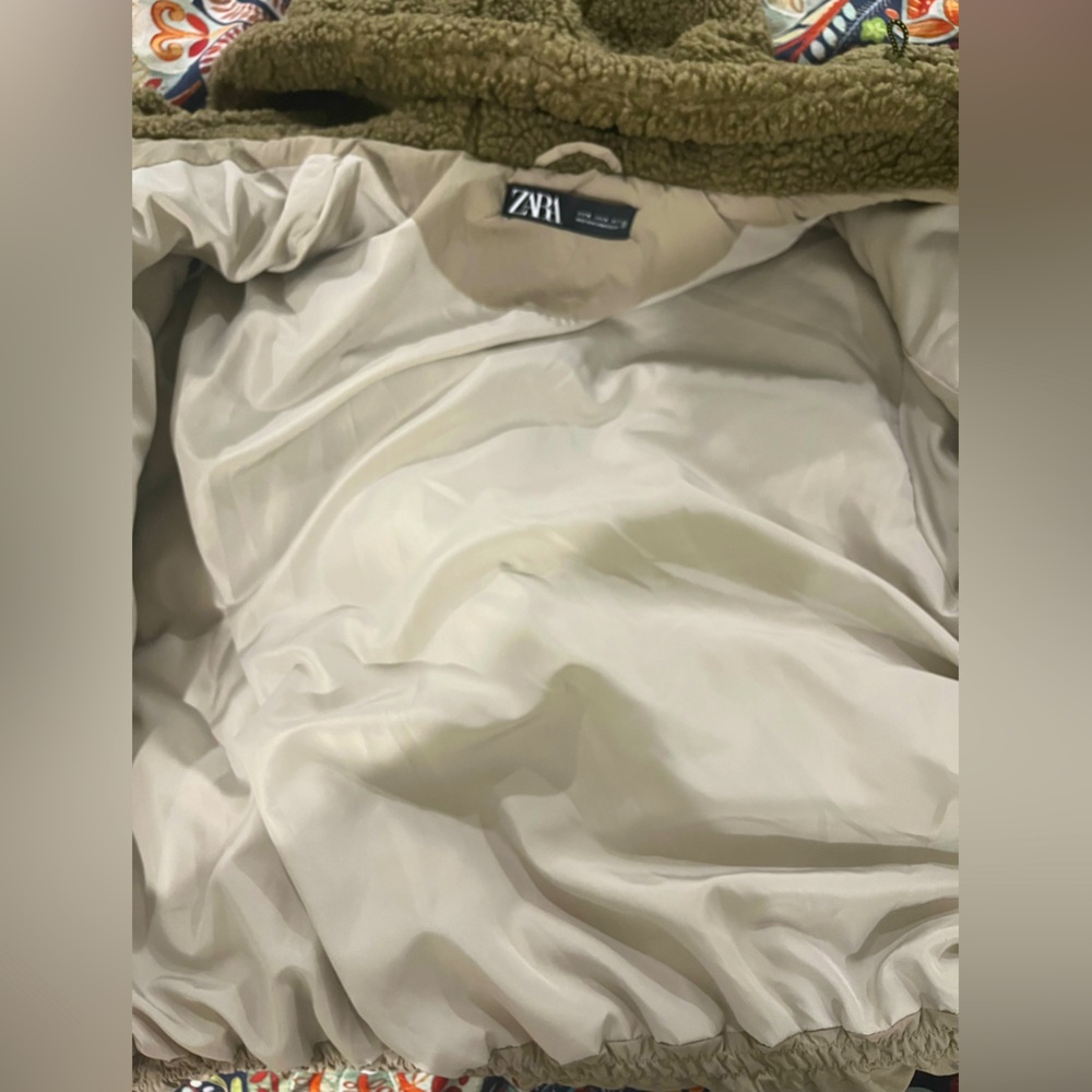 NWOT Zara Teddy & Puffer Jacket. Size Medium - Picture 5 of 7